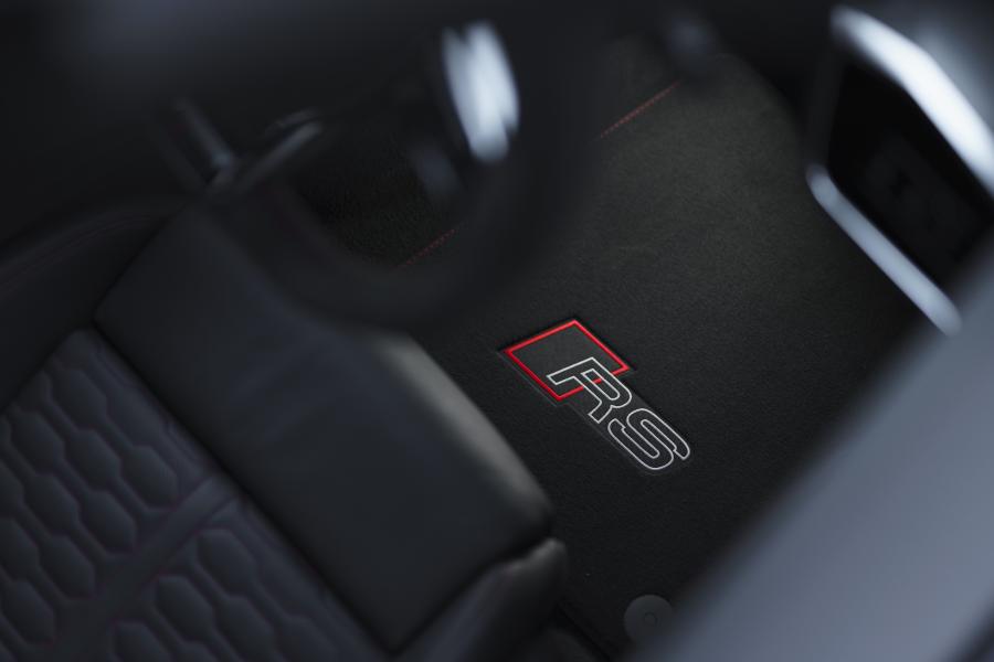 Детали интерьера Audi RS6 Avant (C8) 2020 года  (UK) (фото 142 из 150)